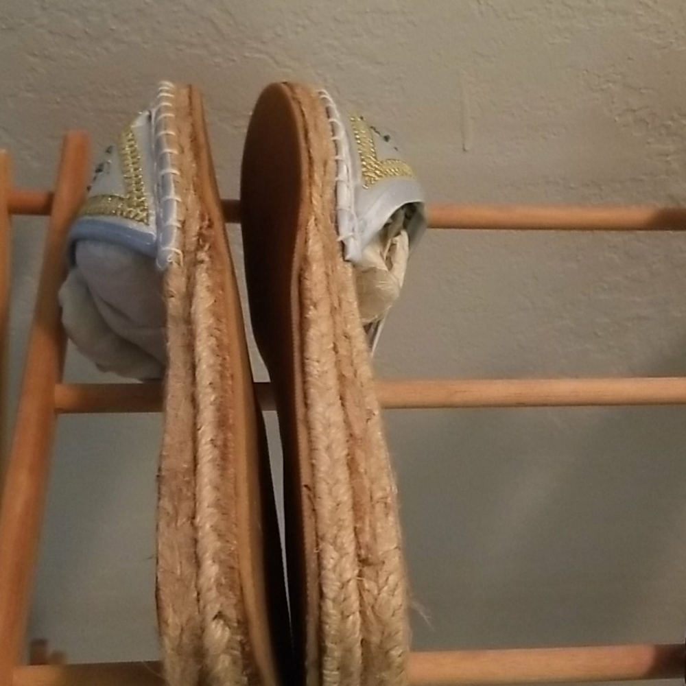 Shoes - Picture 3 of 4